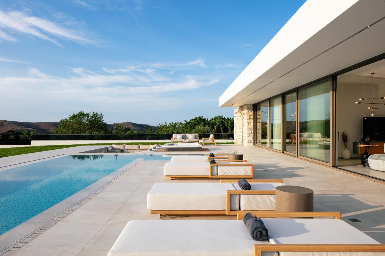 Cresto Iconic Villa, With Heated Whirlpool, By Thinkvilla Αγγελιανά